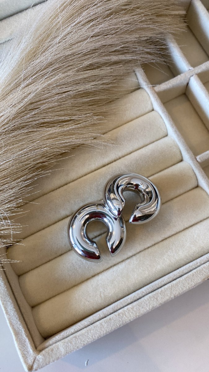 Kit com 2 piercing fakes